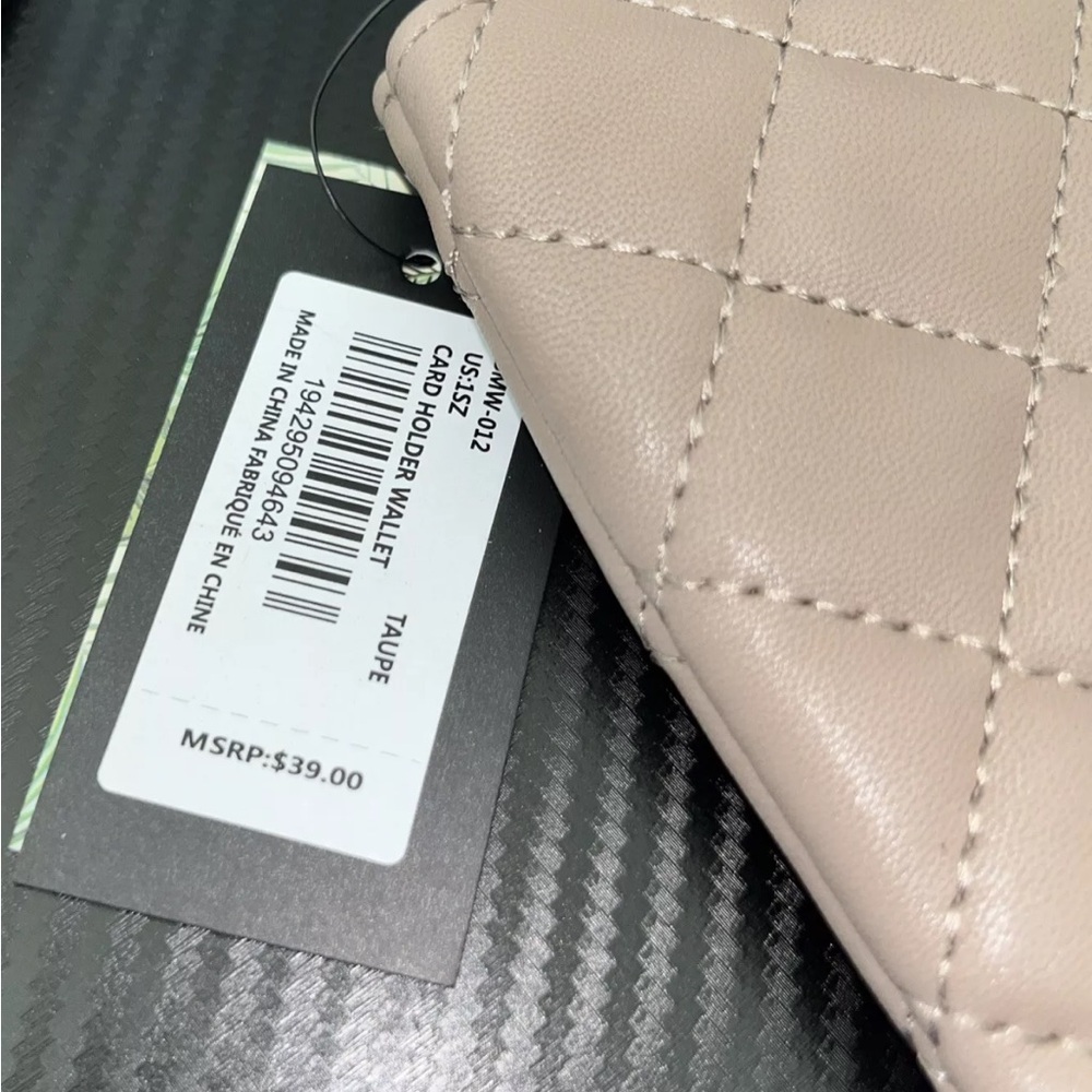 Badgley Mischka Quilted Card Holder Wallet Wrislet In Taupe retail $39 Vegan - Picture 3 of 5